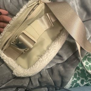 Fleece everywhere belt bag